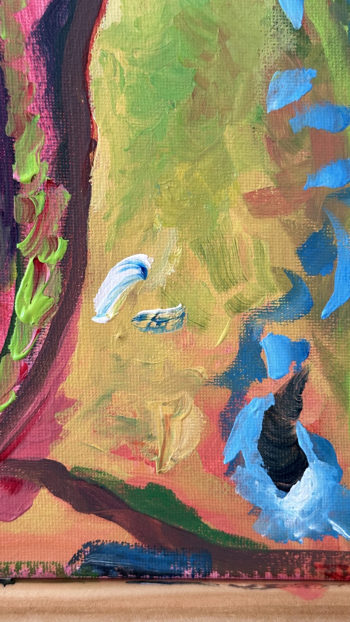 Detail Mitte: grüne Fläche mit blauen Tupfen.